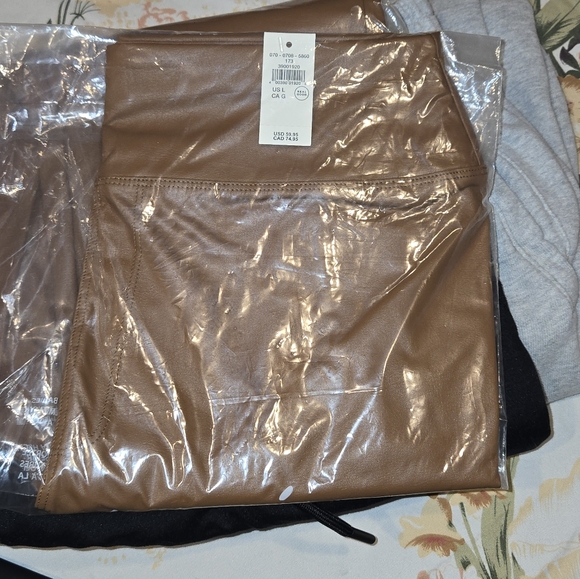 NWT FAUX LEATHER LEGGINGS - Picture 1 of 1